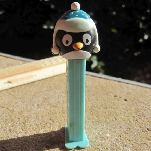 Penguin PEZ Candy Dispenser Light Blue Toboggin Hat Preowned Dirty Collectible - Picture 1 of 10